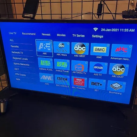 Staycation Comfort: Cozy Stay with Fast Internet and Entertainment